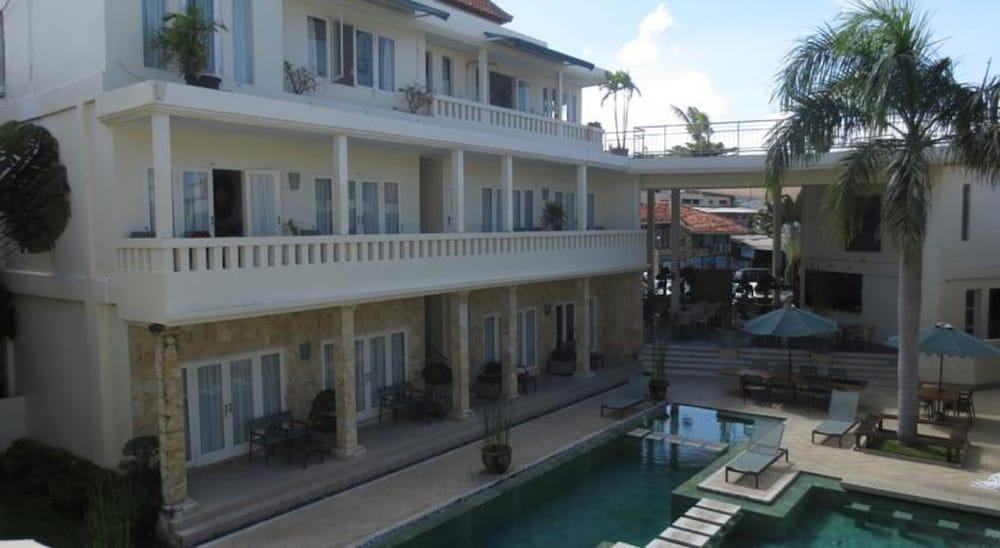 Bali Court Hotel & Apartment Легиан Экстерьер фото