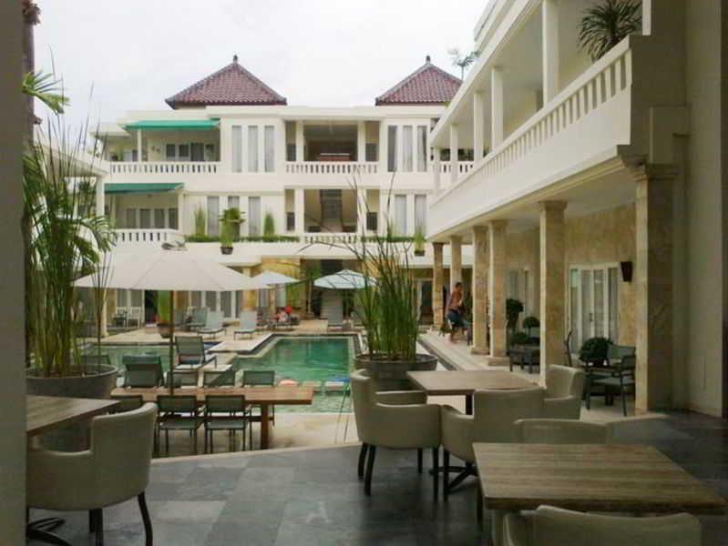 Bali Court Hotel & Apartment Легиан Экстерьер фото
