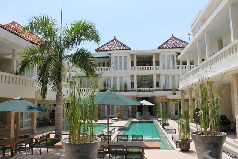 Bali Court Hotel & Apartment Легиан Экстерьер фото