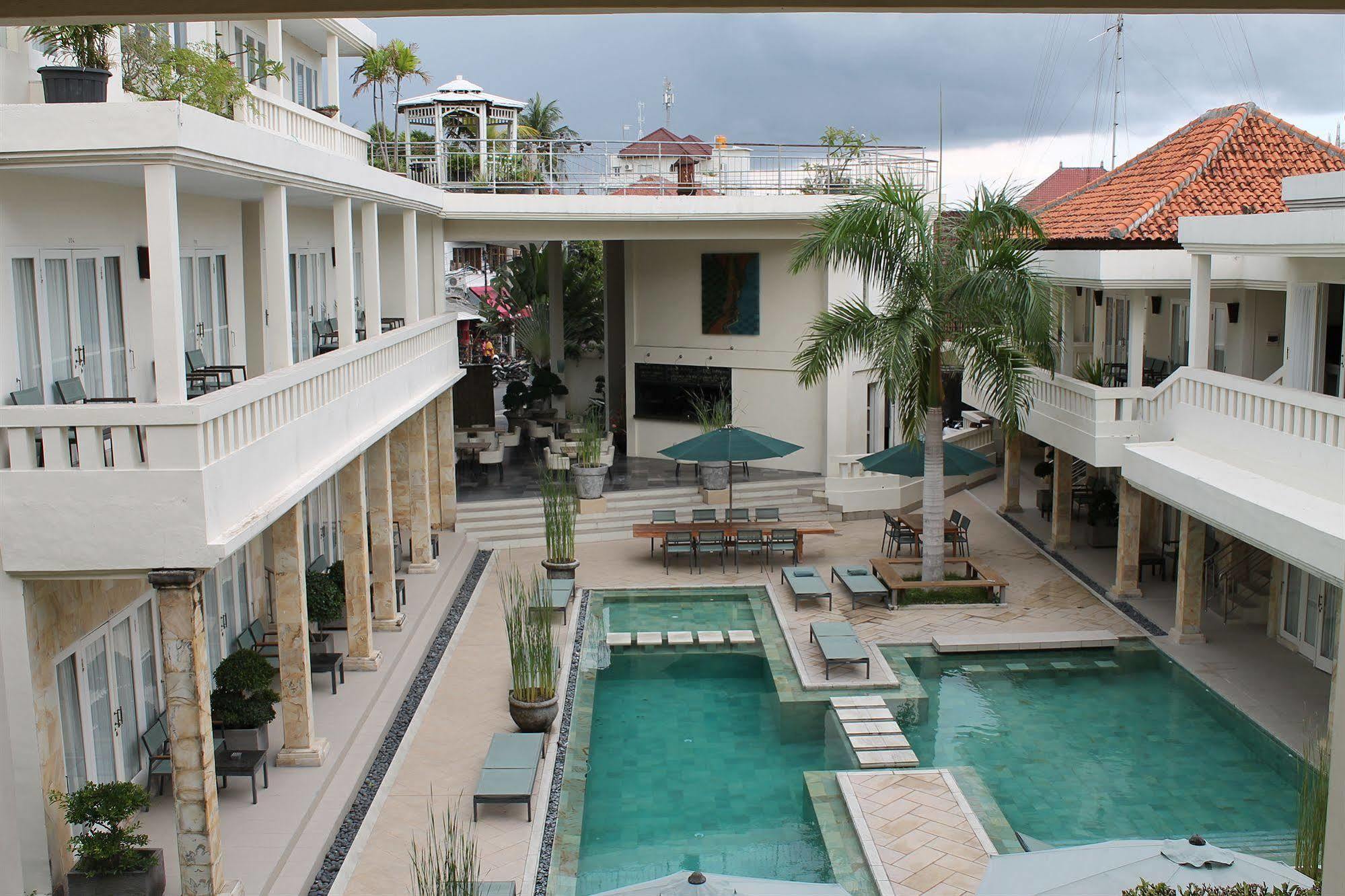 Bali Court Hotel & Apartment Легиан Экстерьер фото